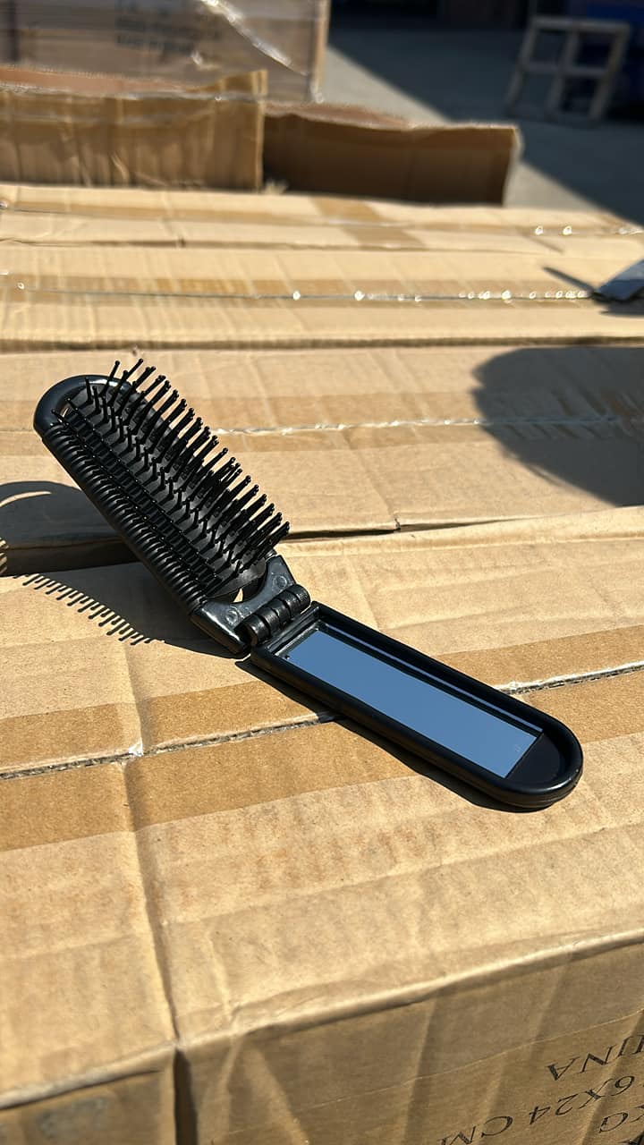 Foldable Comb/Mirror